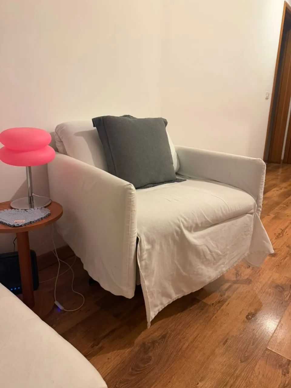 Poltrona reclinável cinza com capa branca - Foto 3