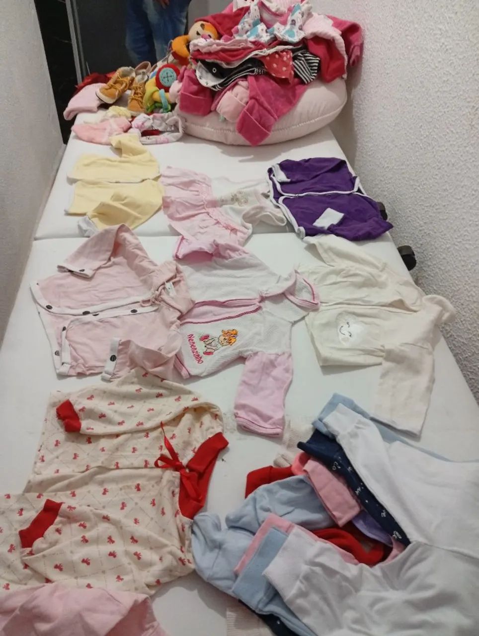 Roupas de bebê feminina com redutor de berço  - Foto 5