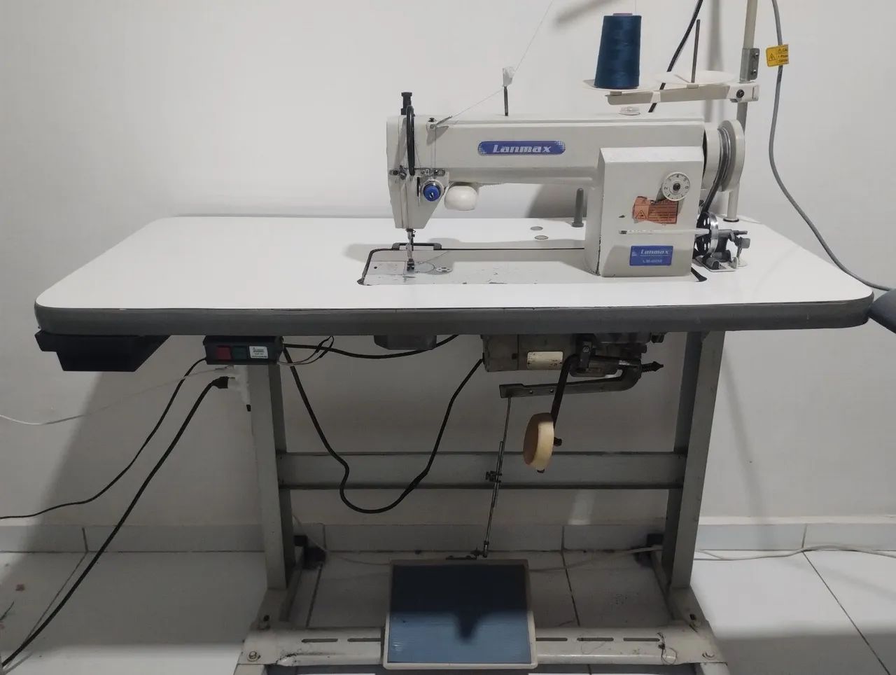 Uma máquina reta  industrial - Foto 4