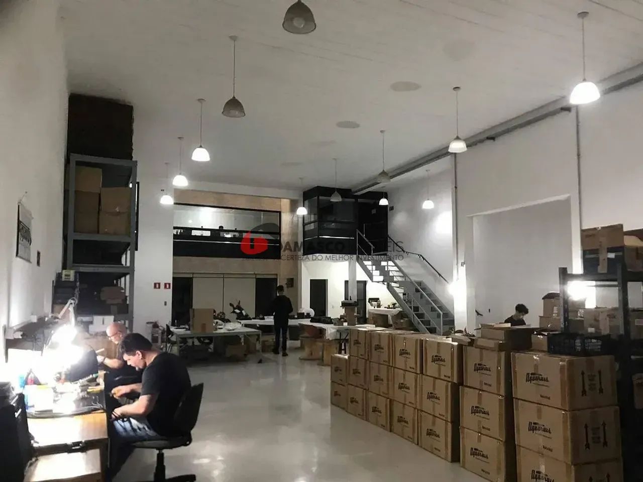 Edifício Comercial em Nova Gerti