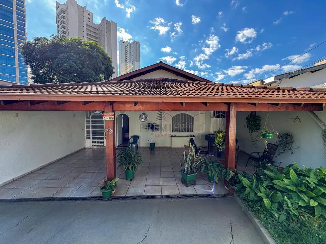 Casa à venda em Londrina, Santa Rosa, com 3 quartos, com 120 m²