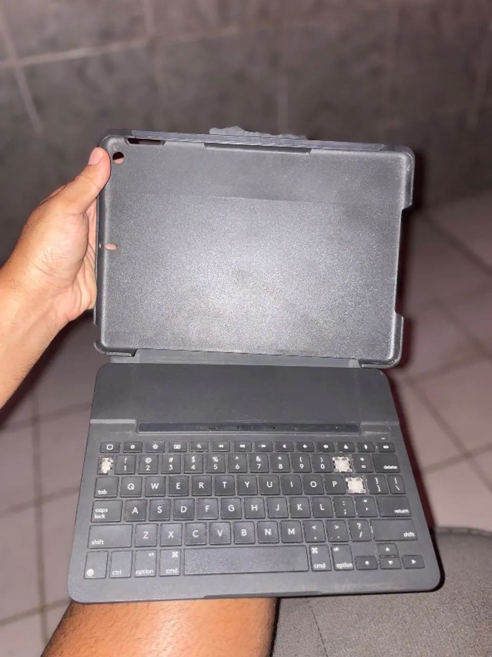 Teclado Logitech Slim Fólio usado 