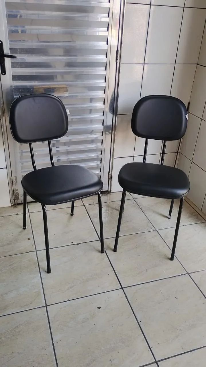 Vendo duas cadeiras para manicure 