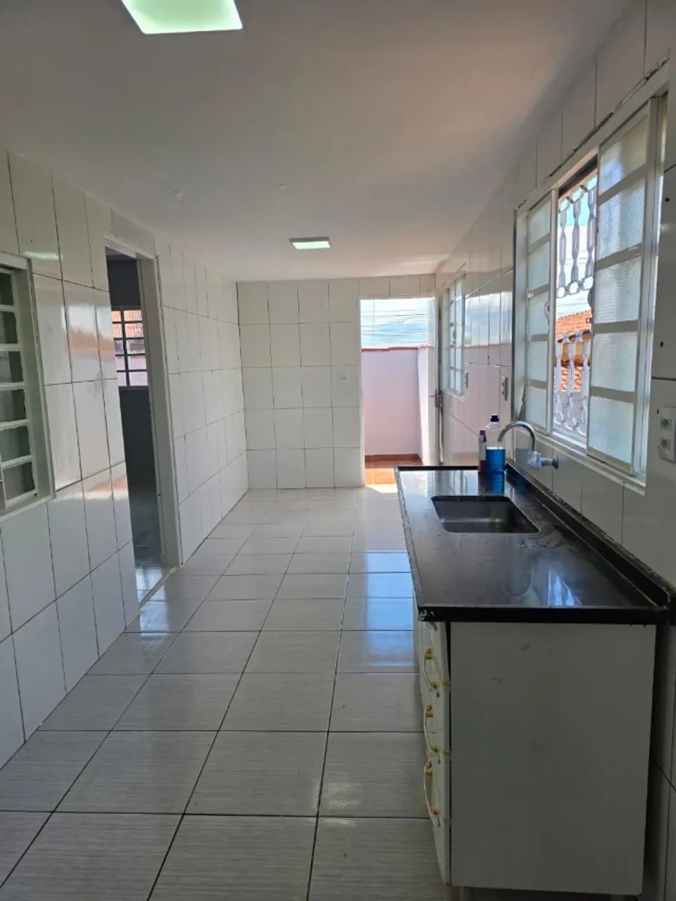 Casa em Nerópolis, 3 quartos, recém reformada. - Foto 4