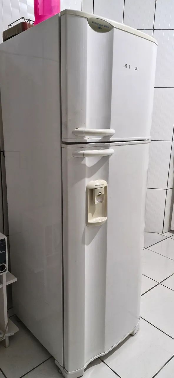 Geladeira Electrolux com defeito - congelador funcionando!