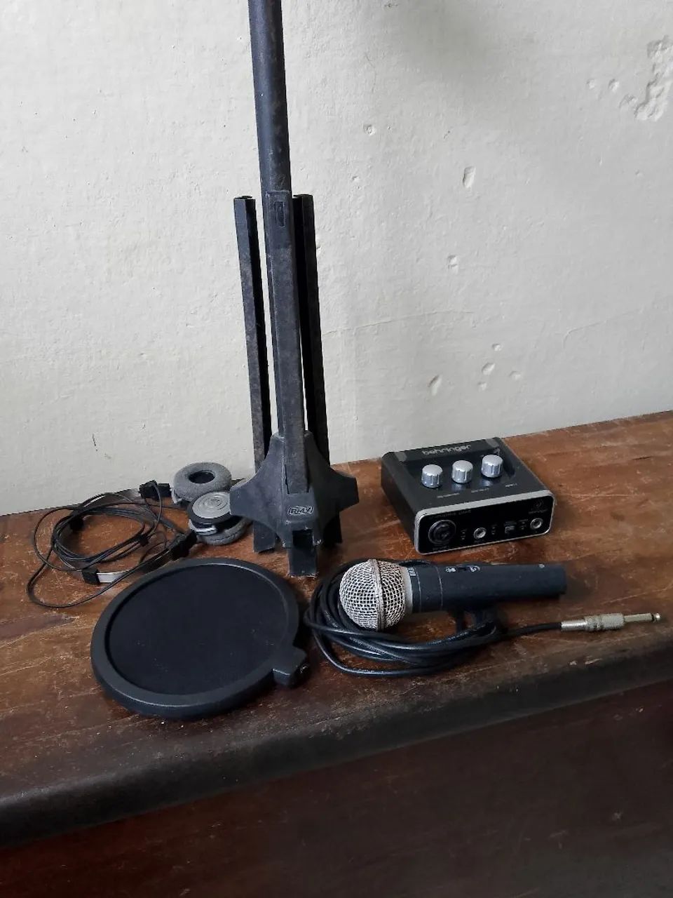 Interface de áudio Behringer um2  - Foto 2