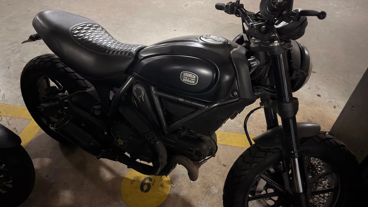 Ducatti scrambler 800cc revisada e sem debitos