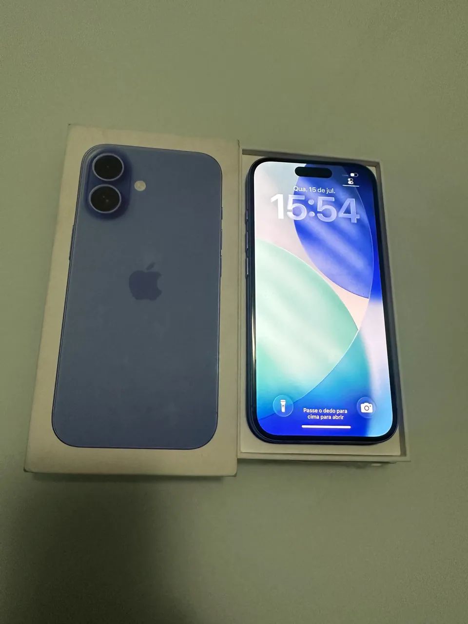 iPhone 16  