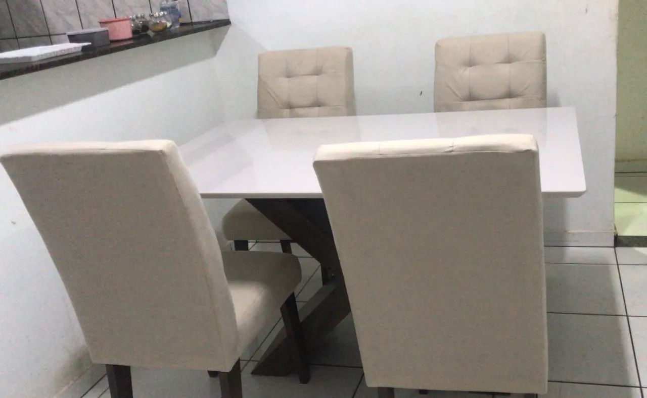 Vendo mesa de jantar 4 cadeiras  - Foto 2