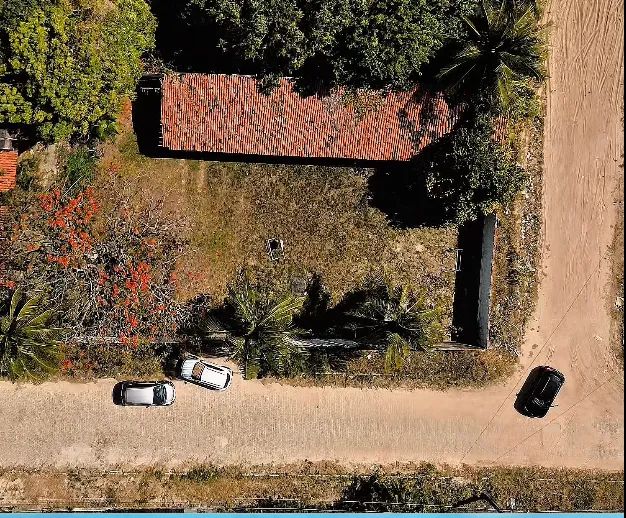 Terreno de ESQUINA com 660m² a APENAS 50m do Mar