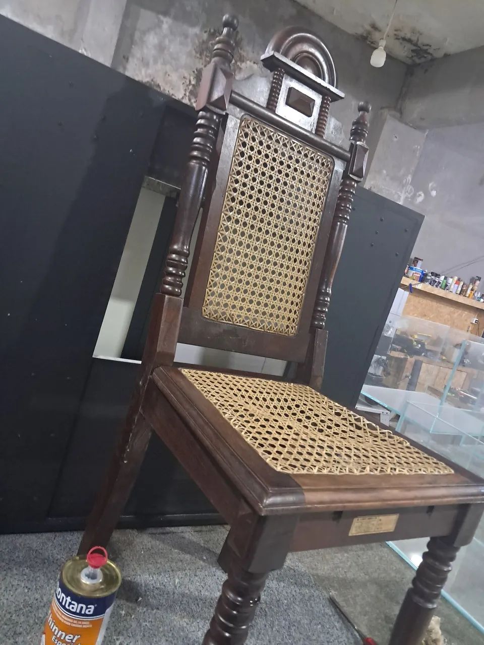Cadeira colonial madeira maciça talhada, assento e encosto em palhinha - Pré restauro