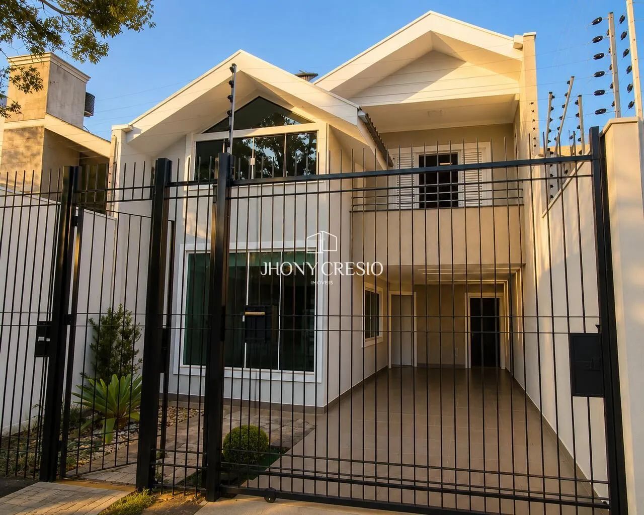 Casa, sobrado à venda em Maringá, 4 quartos, no jardim Itália, zona sul.