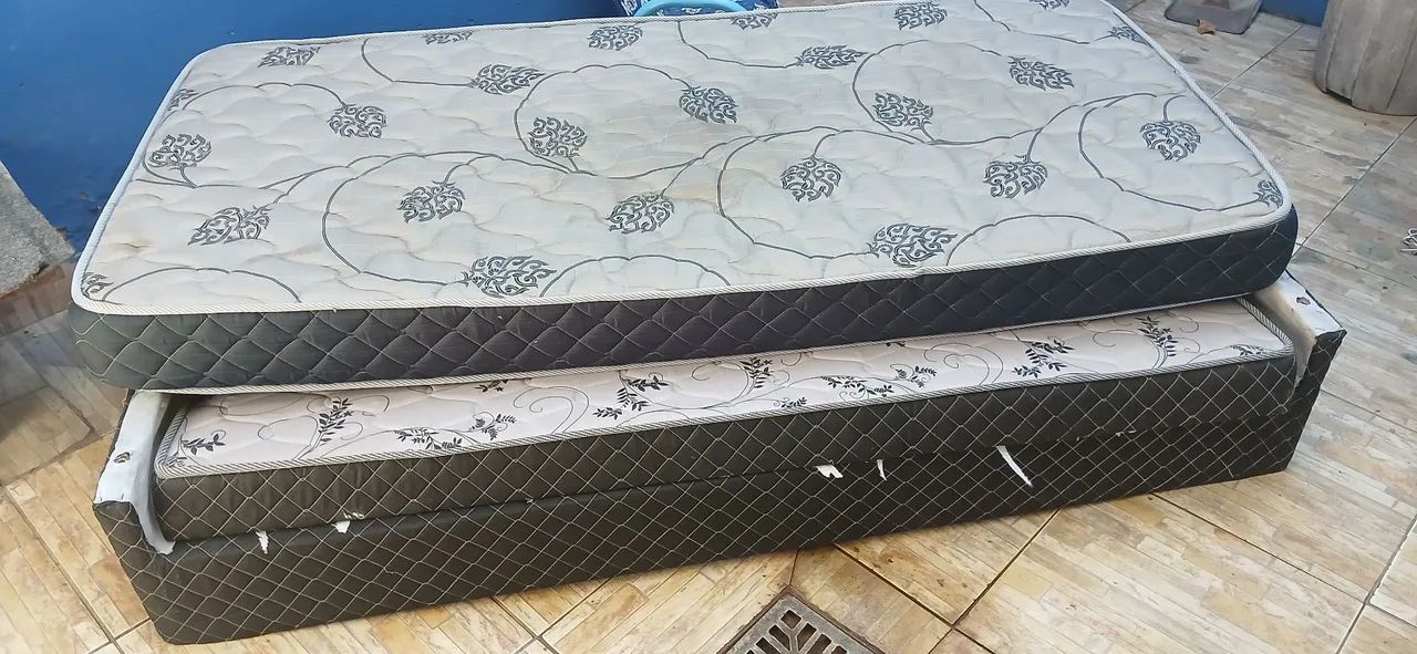 Vendo cama box solteiro com auxiliar 