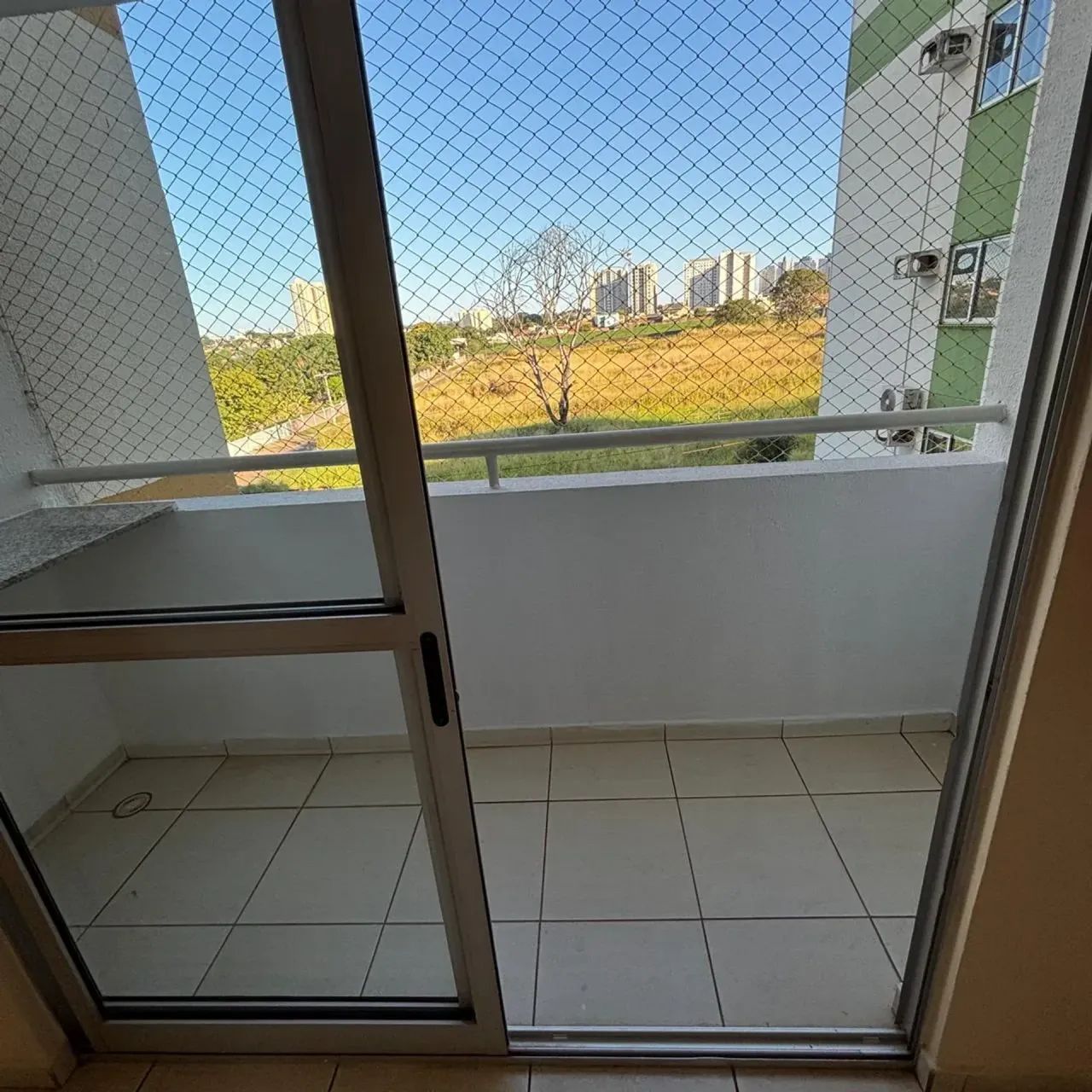 02 quartos, com cozinha americana, armários e área de lazer - Foto 5