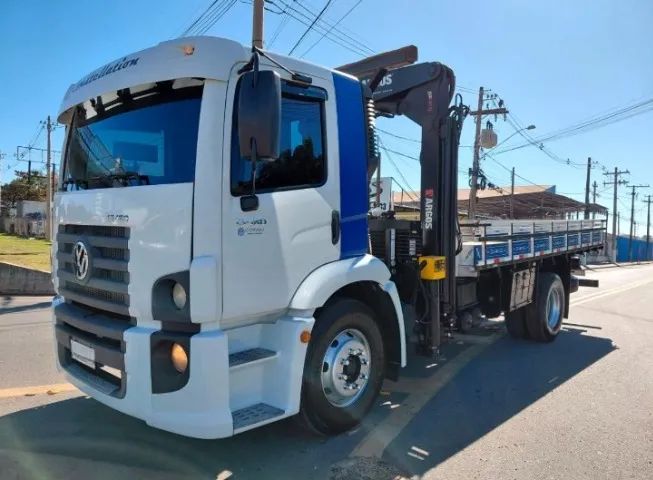 vw 13180 4x2 ano 2011 com munck 