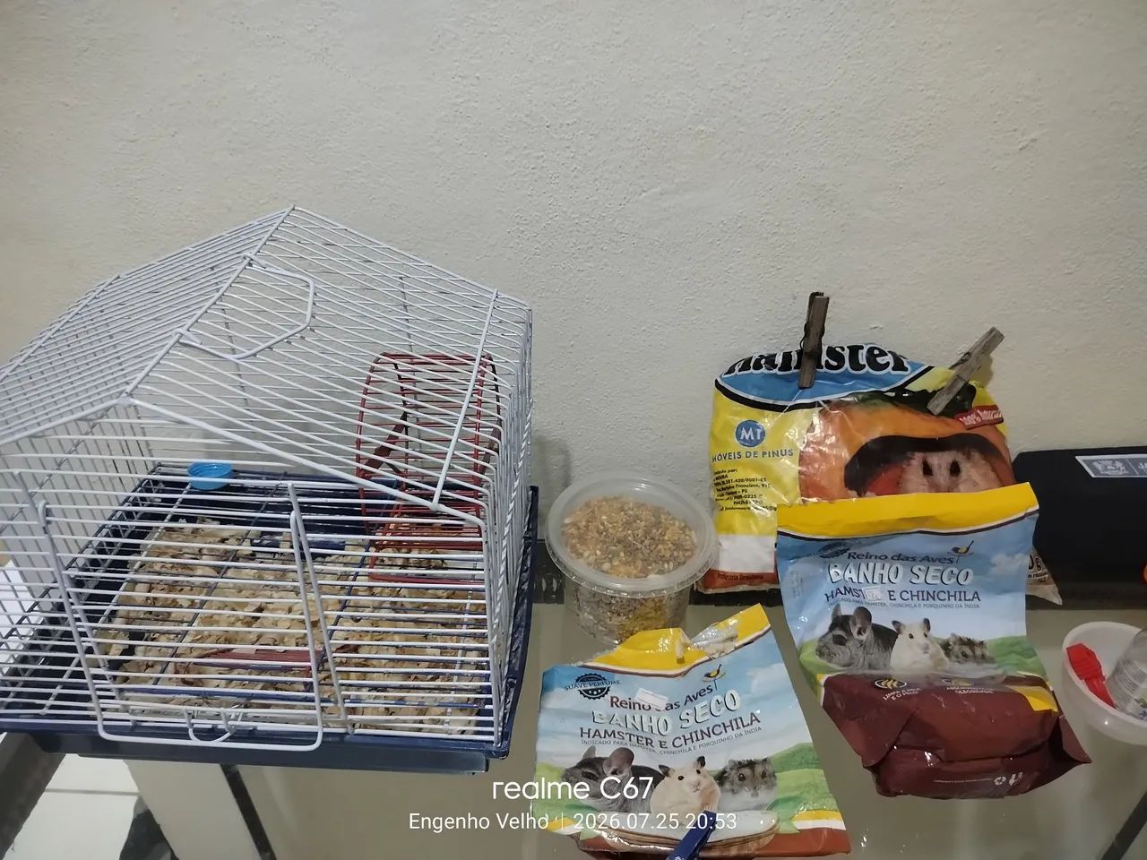 VENDE-SE HAMSTER + PÓ DE BANHO + GAIOLA + RODINHA (BRINQUEDO) + RAÇÃO + POTINHO DE COMIDA