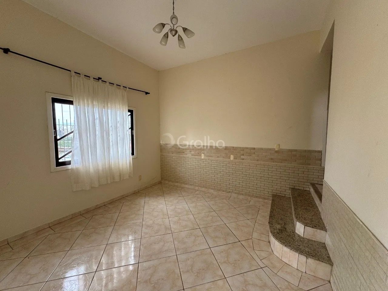 Casa Residencial de 301m² no Centro - Foto 3