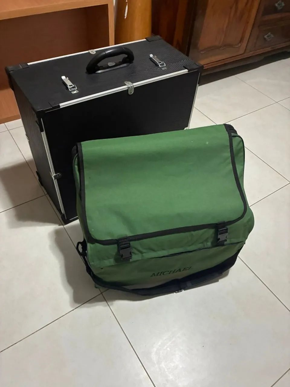 Sanfona Michale 120 baixos + case + bag - Foto 5
