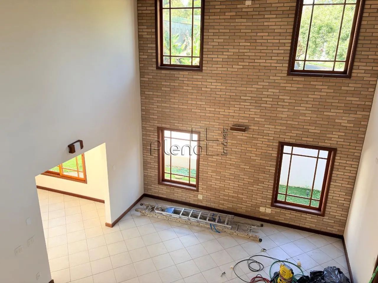 Sobrado para alugar em Campinas, Loteamento Alphaville Campinas, com 4 suítes, com 380 m² - Foto 2