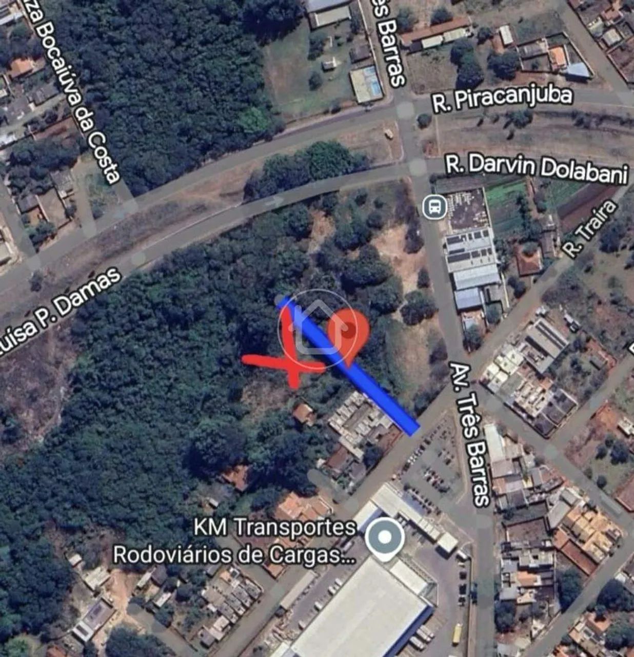 TERRENO COM ÁREA VERDE E CÓRREGO