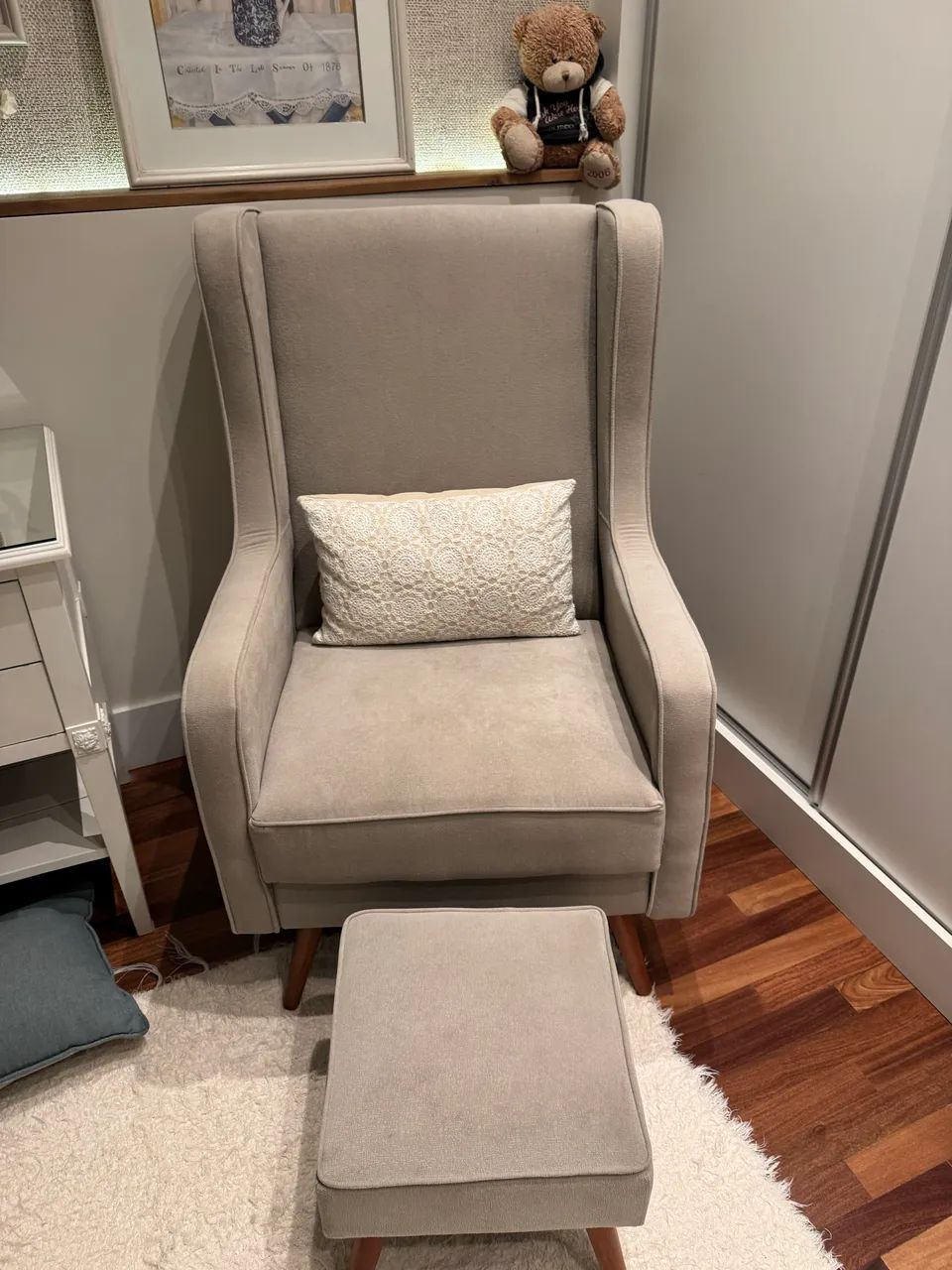 Armchair with Ottoman453011474177730561
