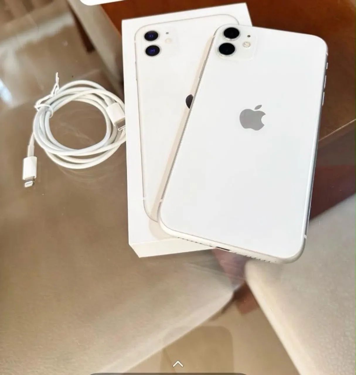 Iphone 11  / 1000, 00 reais 