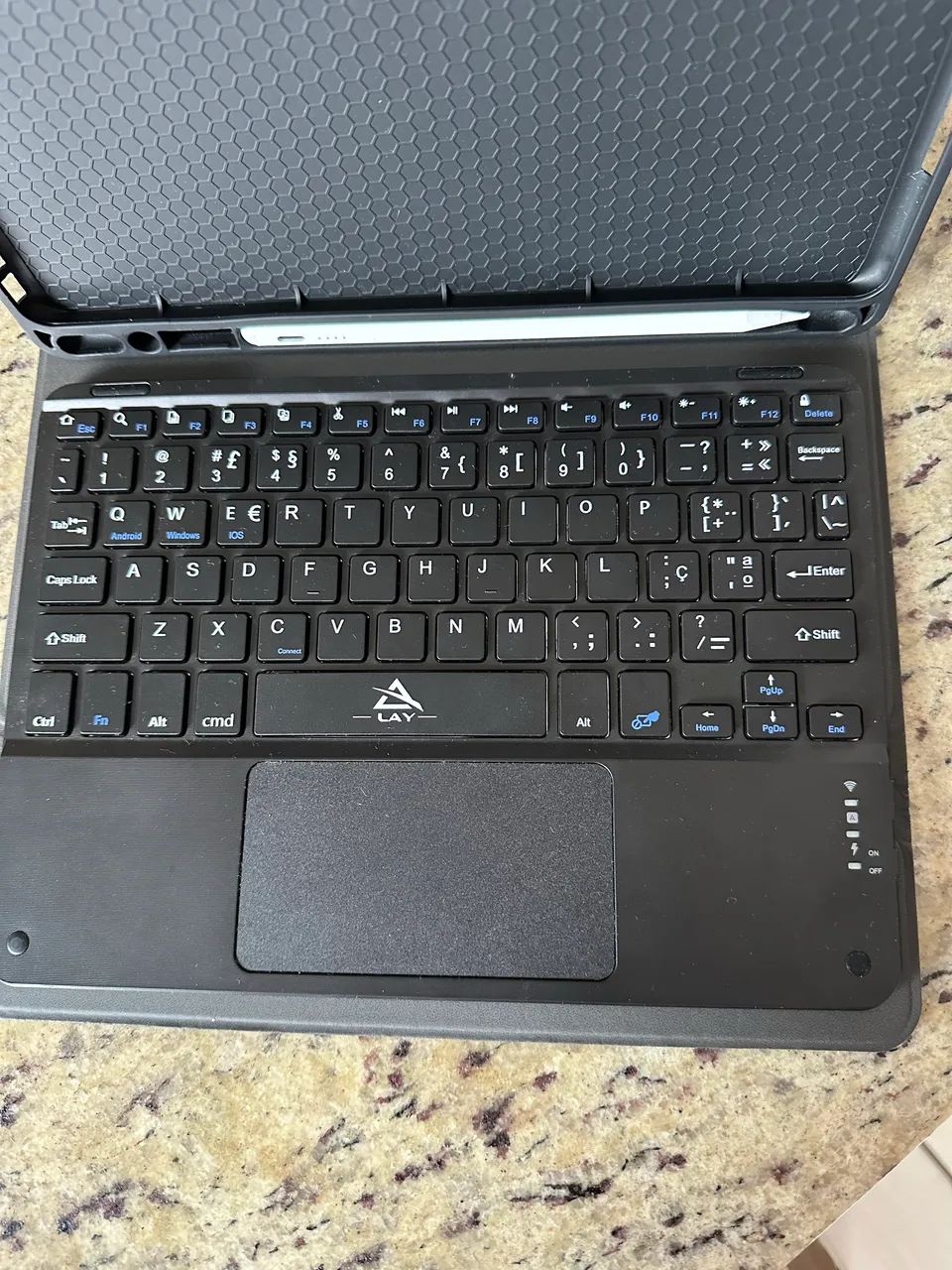 Capinha com teclado iPad 8 geração  - Foto 2