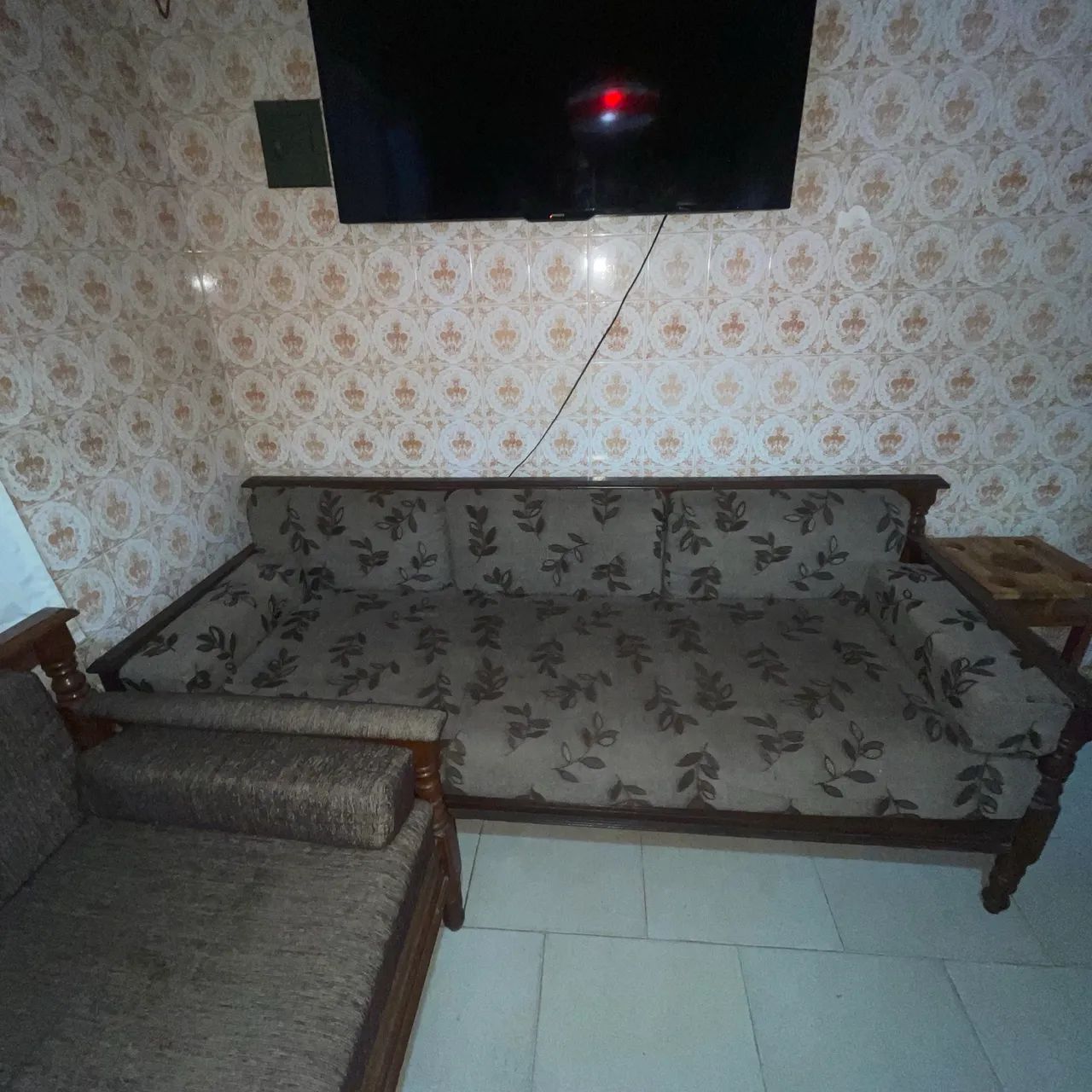 Vendo 2 Sofás de madeira  - Foto 4