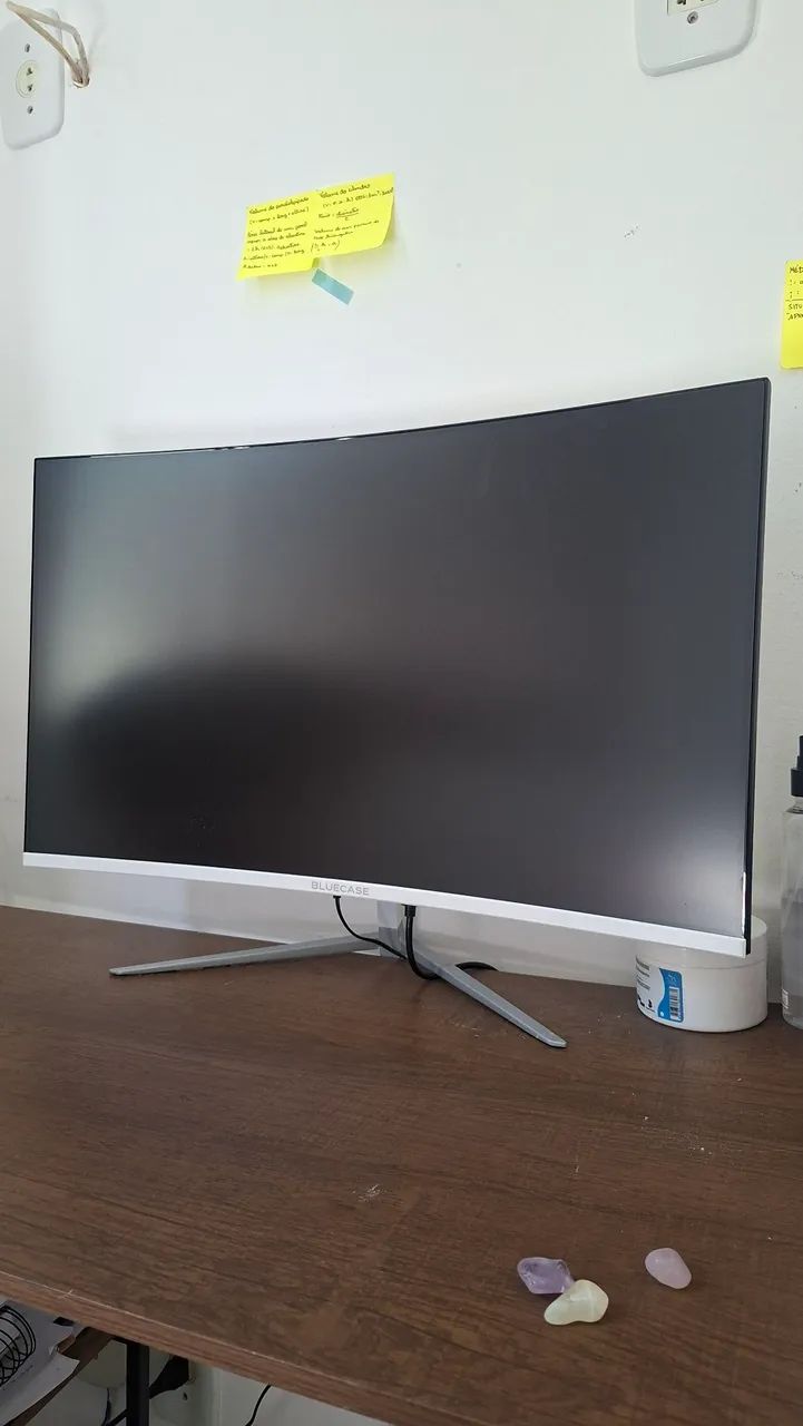 Monitor Bluecase, 28" curvo, nunca usado