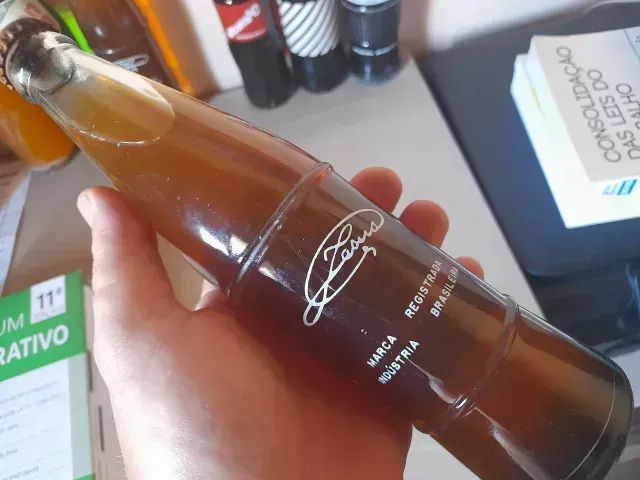 Conjunto de garrafas de refrigerantes antigas - algumas com oliquido original   - Foto 2
