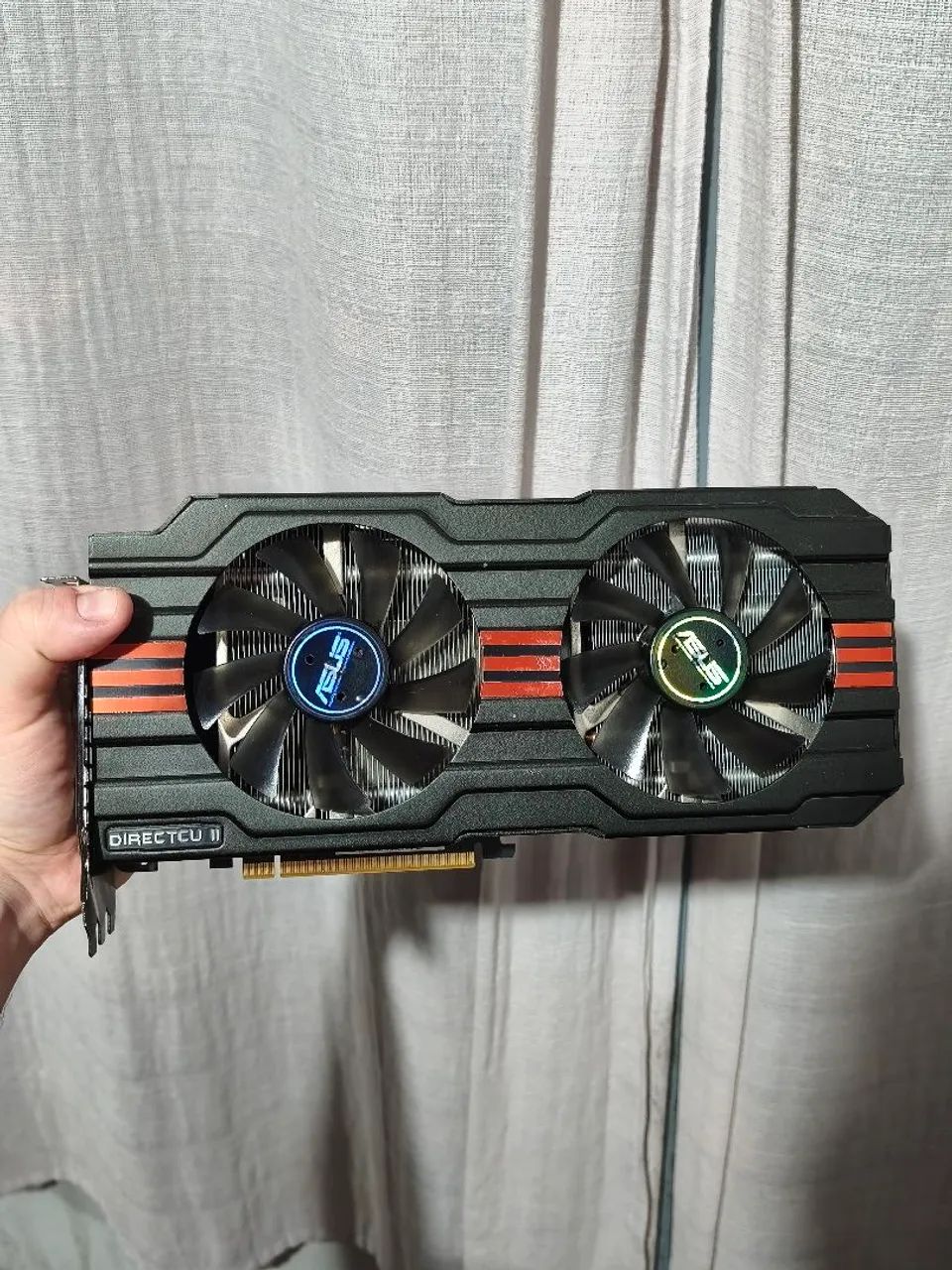 Radeon HD 7950 (COM DEFEITO)