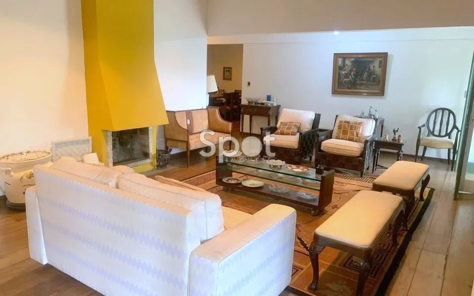 CASA EM RUA FECHADA