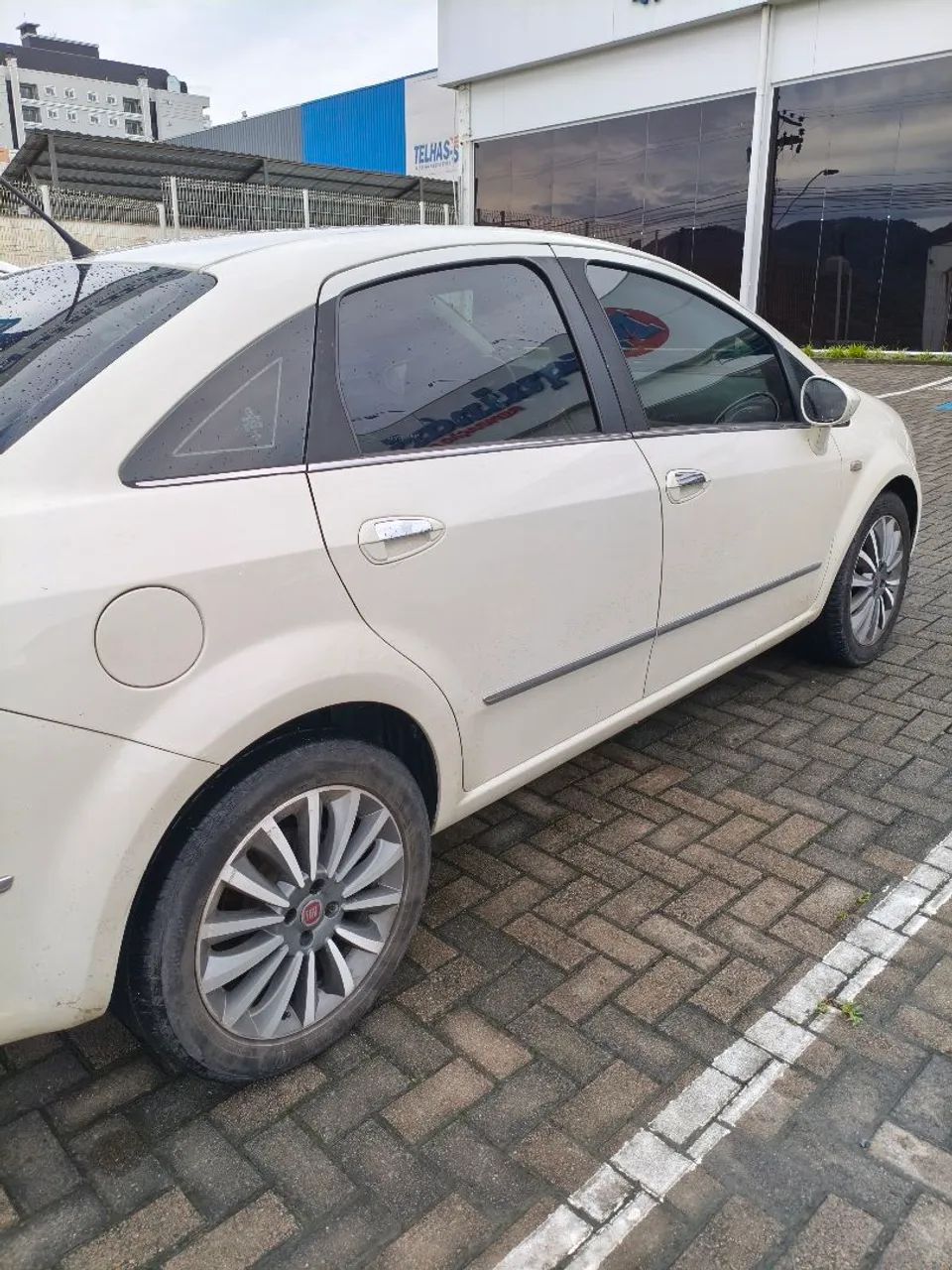 Fiat Linea LINEA ABSOLUTE 1.9/1.8 Flex Dualogic 4p 2015