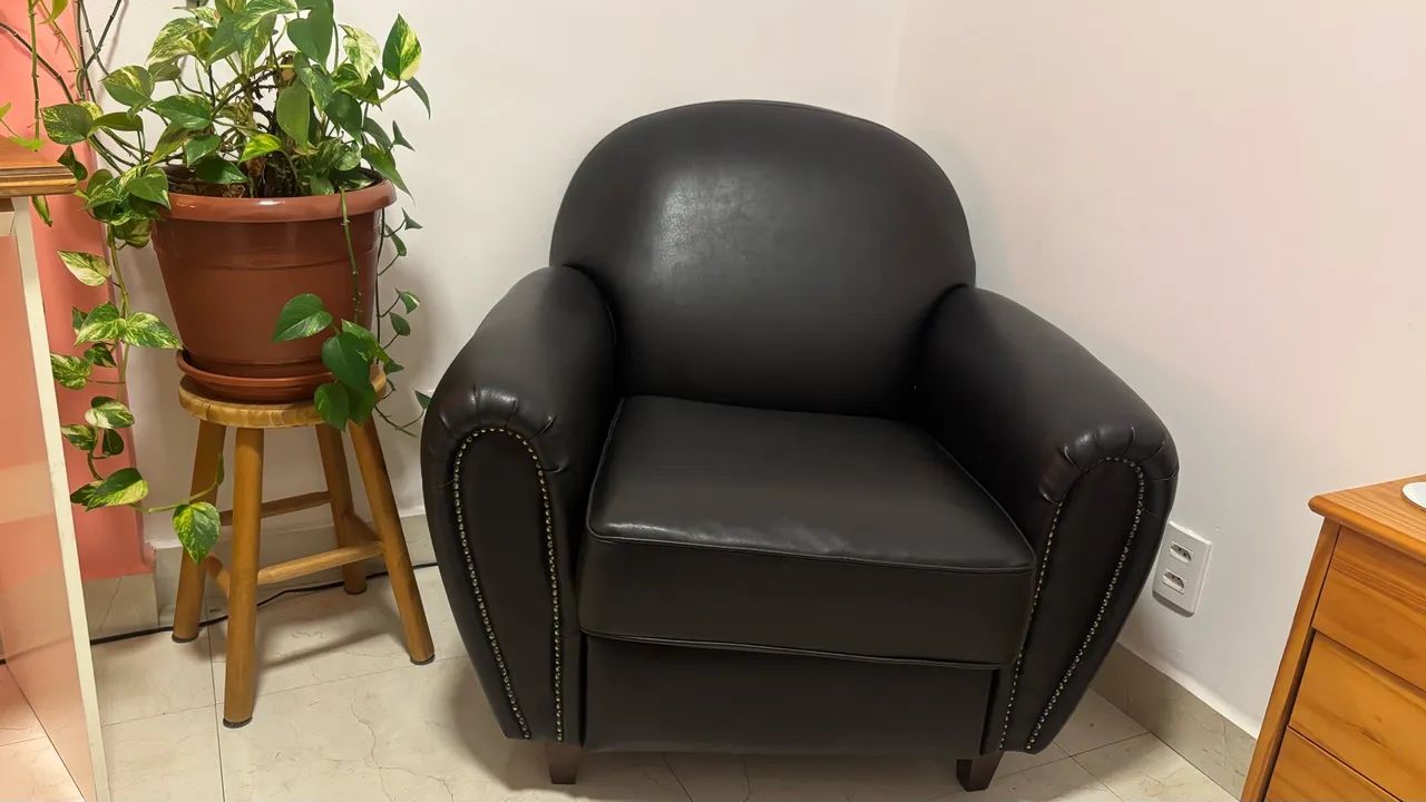 Poltrona preta TokStok