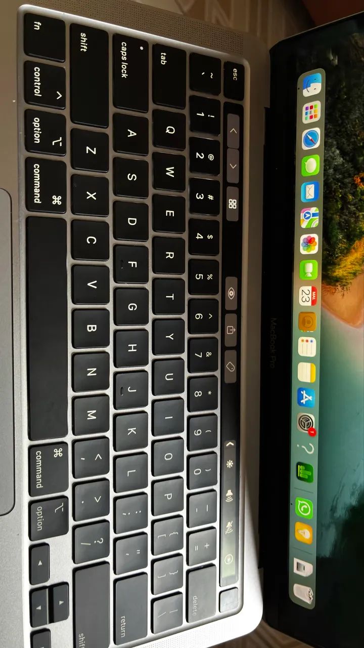 MacBook Pro 13 2020 Intel i5 / 16GB RAM / 256 GB SSD / Touch Bar