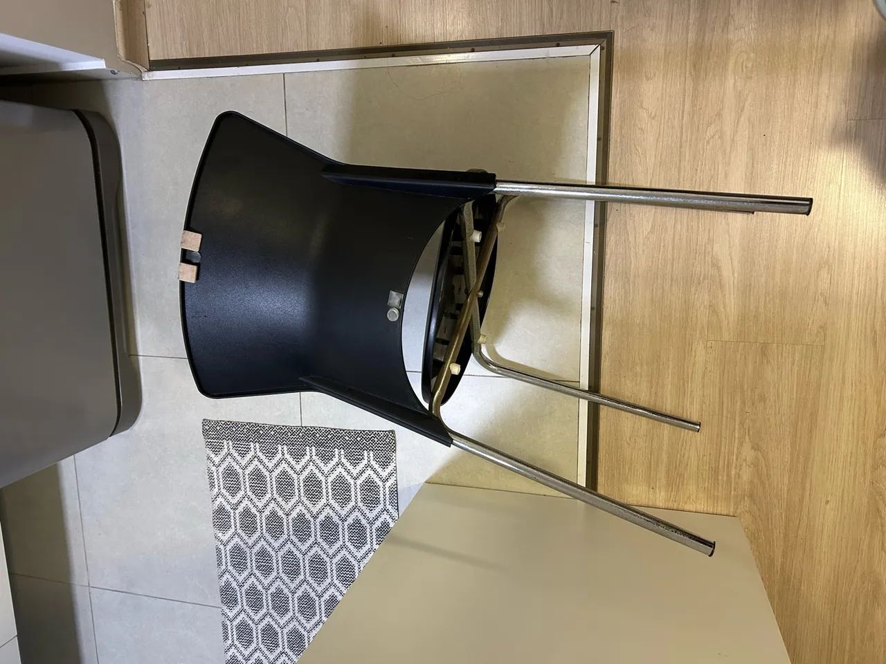 Conjunto de 3 cadeiras de metal e plástico  - Foto 3