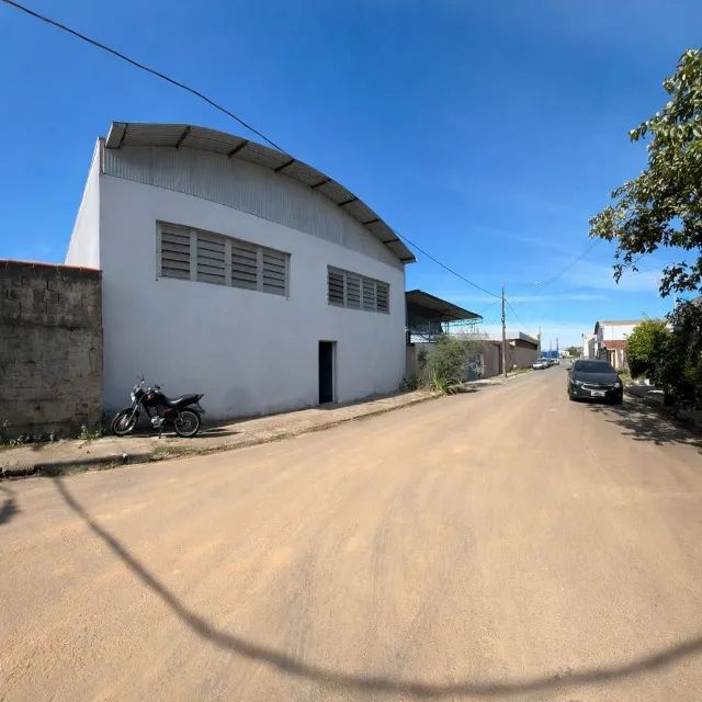 ALUGO GALPÃO COM PONTE ROLANTE  E DOCA  - Foto 2