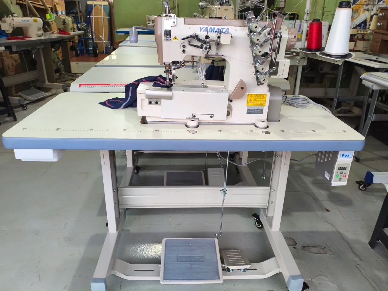 Máquina de costura Galoneira industrial direct drive nova Yamata  - Foto 2
