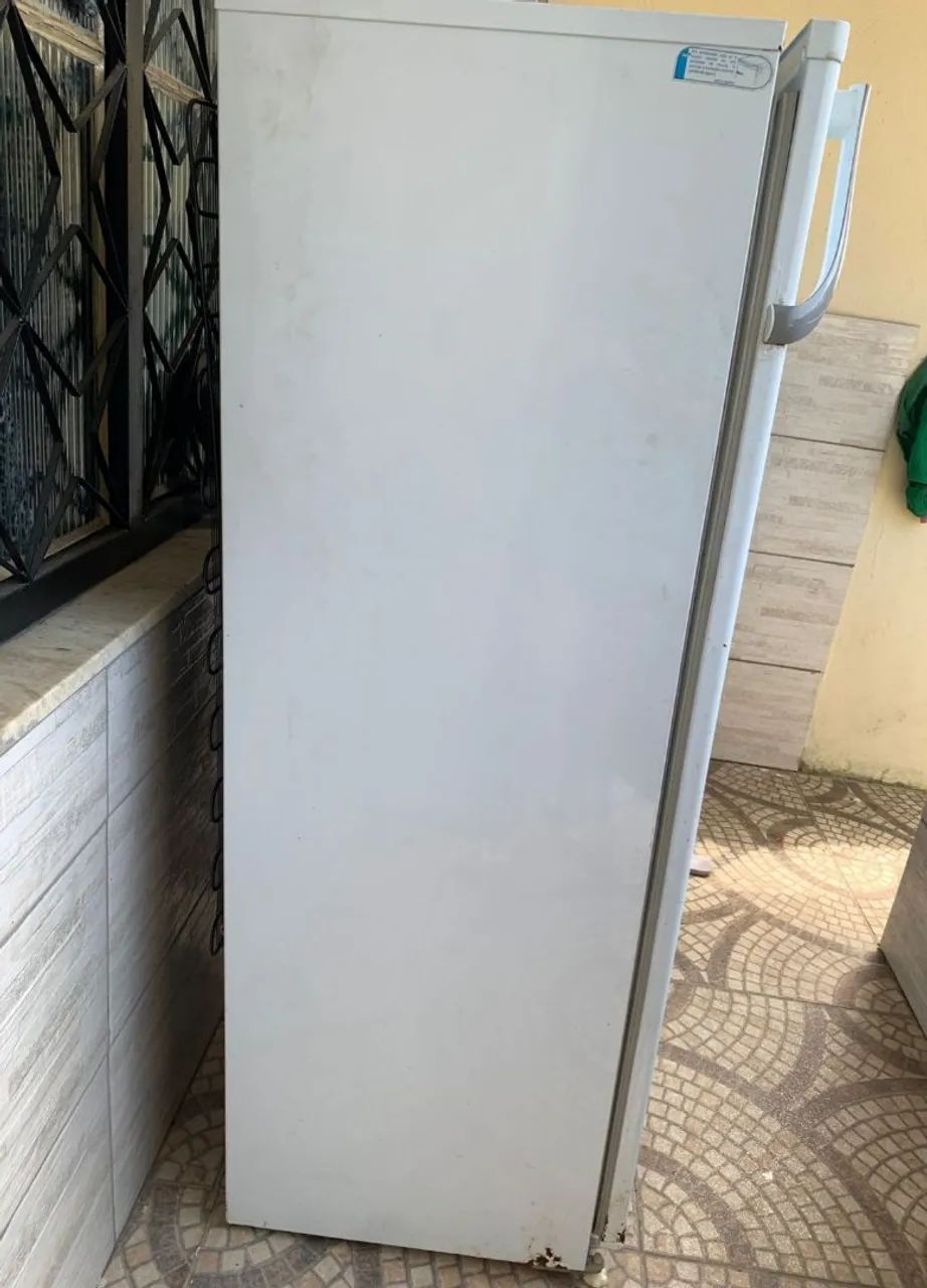 Vendo geladeira Dako.