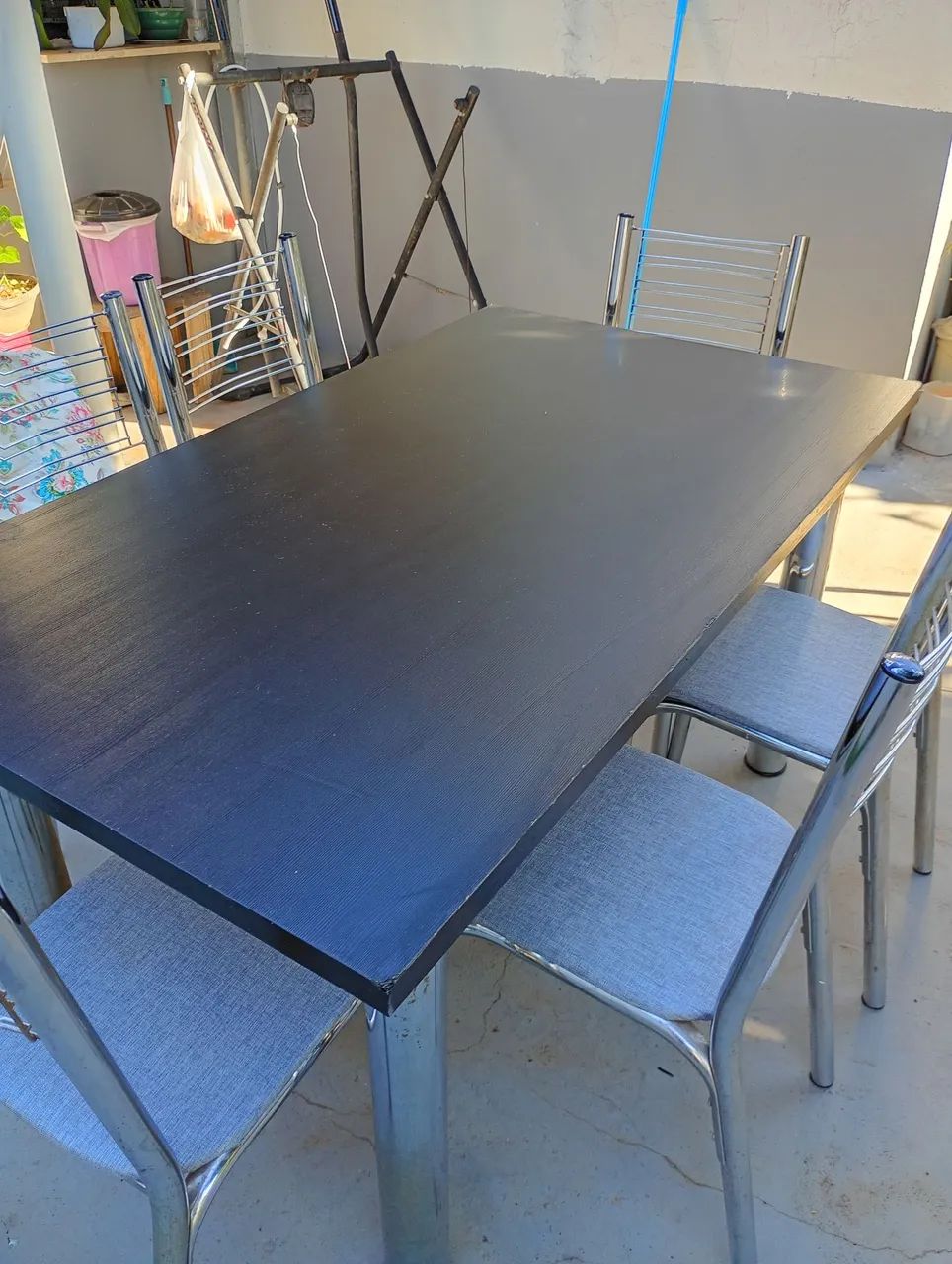 Mesa com 6 cadeiras bem conservadas entrego  - Foto 5