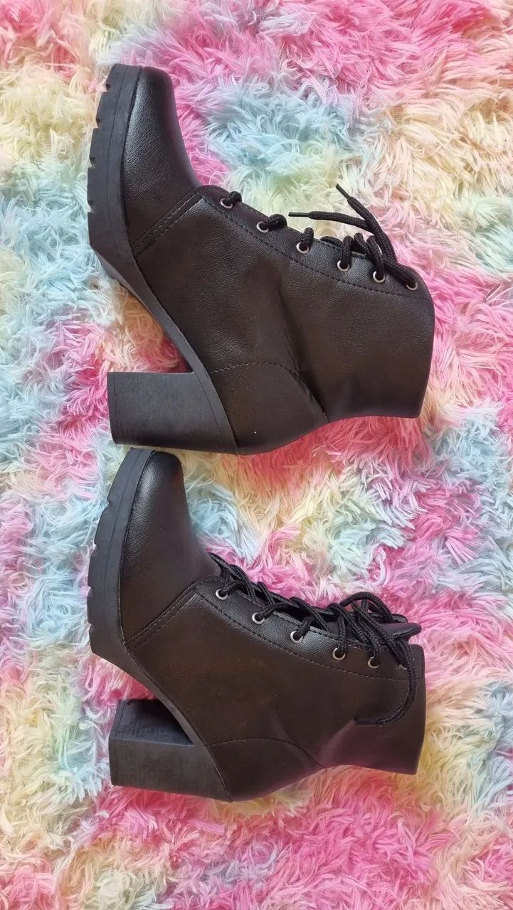 Coturno feminino cano médio