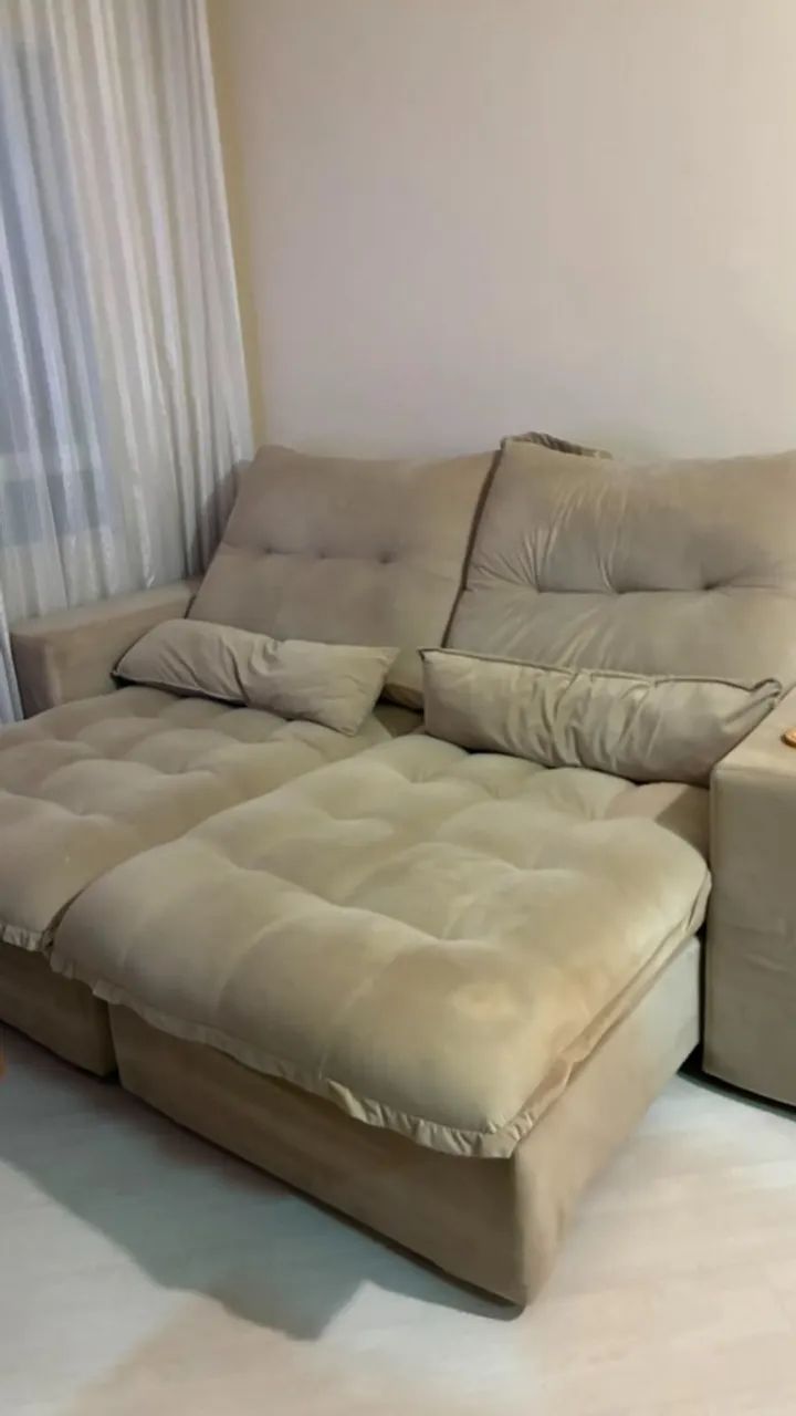 Sofá 2,30m bege com pillow top - Foto 4