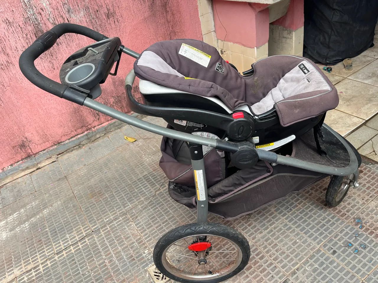 Vendo carrinho de bebê 