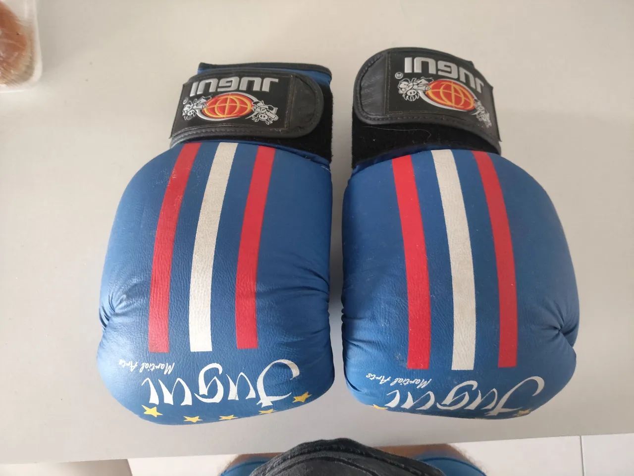 Luvas jugui semi nova