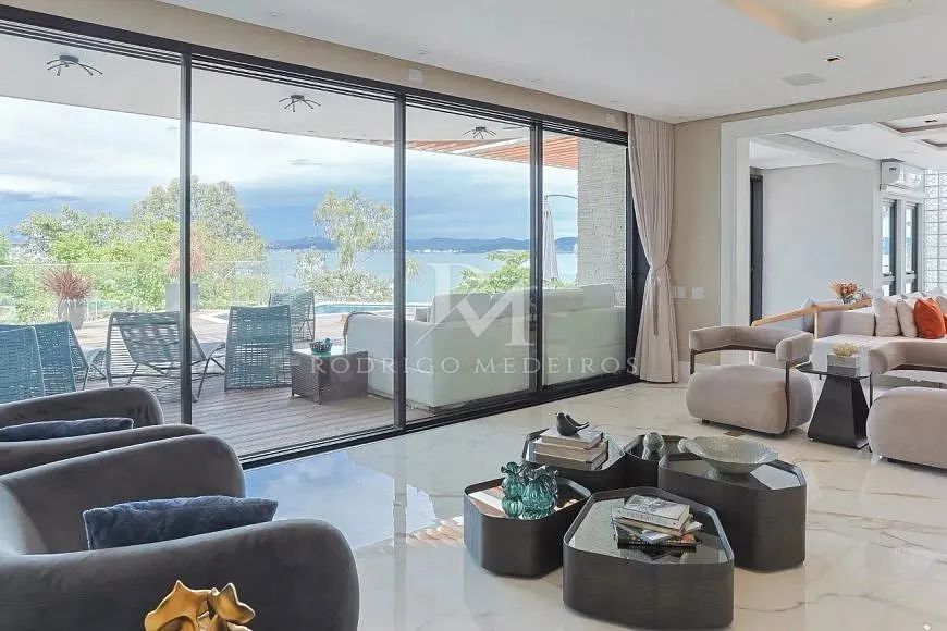 Casa em condomínio com 5 suítes em Cacupé, Florianópolis