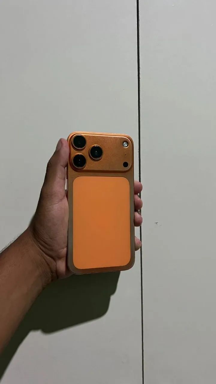 Iphone 11 na carcaça do 17 pro - Foto 2