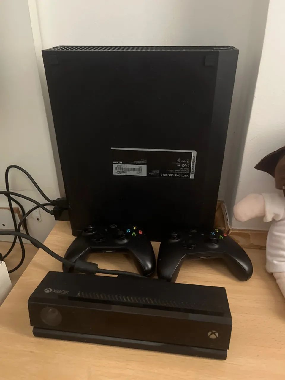 Xbox one com Kinect e 2 controles 