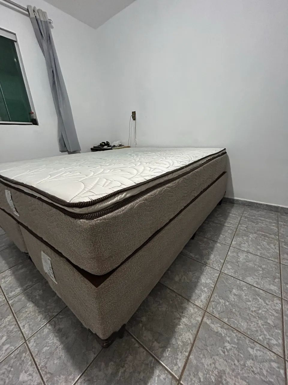 CAMA QUEEN SIZE USADA - MOLA ENSACADA