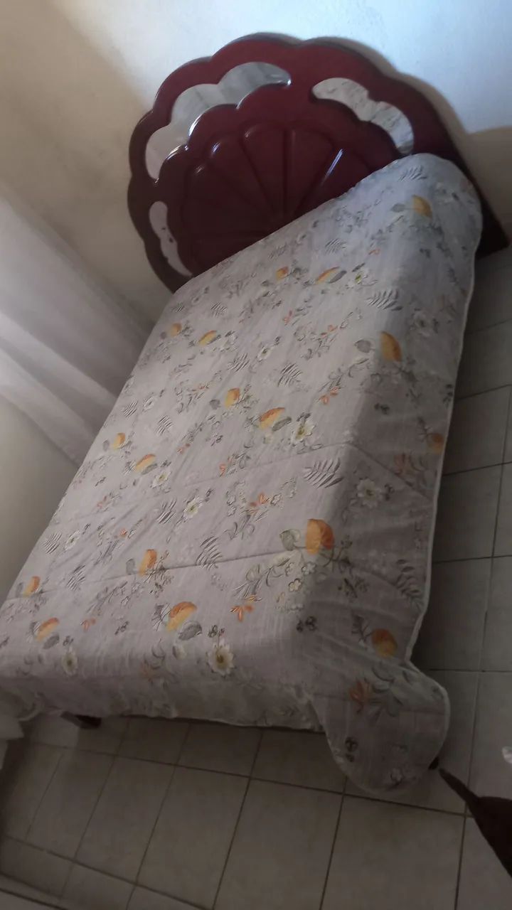Vendo cama de casal com colchão