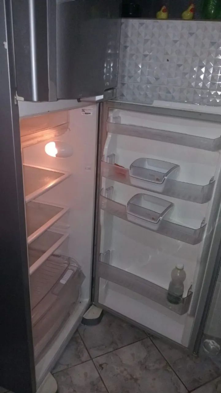 Geladeira Brqstemp muito nova - Foto 4